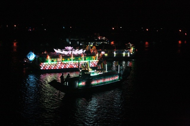 Thừa Thiên-Huế: Diễu hành thuyền hoa Kính mừng Phật đản ảnh 5