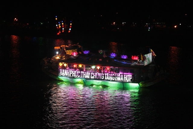 Thừa Thiên-Huế: Diễu hành thuyền hoa Kính mừng Phật đản ảnh 8