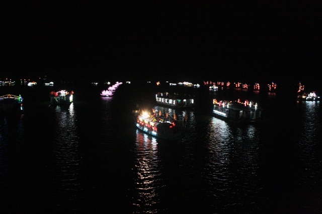 Thừa Thiên-Huế: Diễu hành thuyền hoa Kính mừng Phật đản ảnh 9