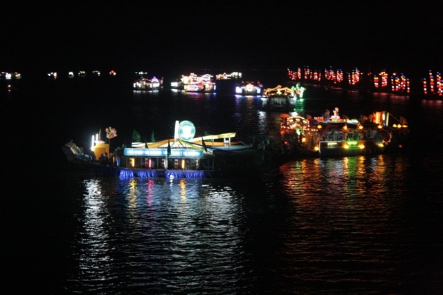 Thừa Thiên-Huế: Diễu hành thuyền hoa Kính mừng Phật đản ảnh 13