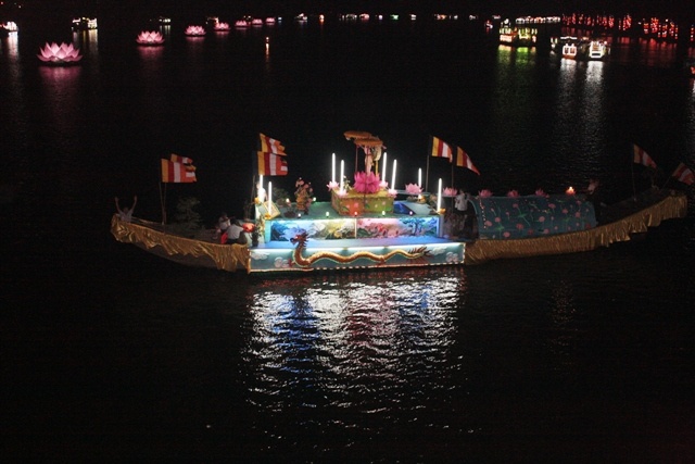 Thừa Thiên-Huế: Diễu hành thuyền hoa Kính mừng Phật đản ảnh 18