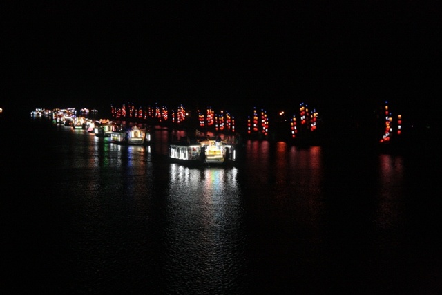 Thừa Thiên-Huế: Diễu hành thuyền hoa Kính mừng Phật đản ảnh 26