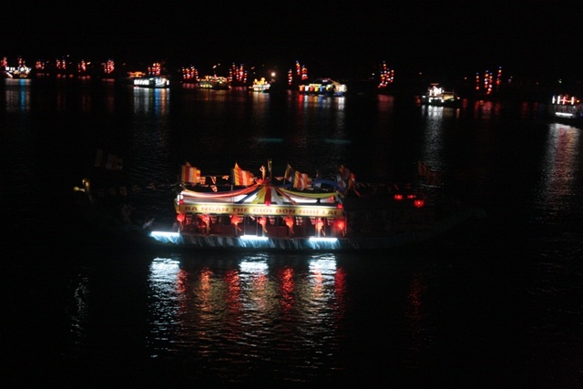 Thừa Thiên-Huế: Diễu hành thuyền hoa Kính mừng Phật đản ảnh 21