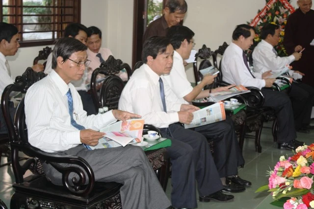 TT-Huế: Lãnh đạo tỉnh và thành phố chúc mừng Phật đản ảnh 2 TT-Huế: Lãnh đạo tỉnh và thành phố chúc mừng Phật đản ảnh 2