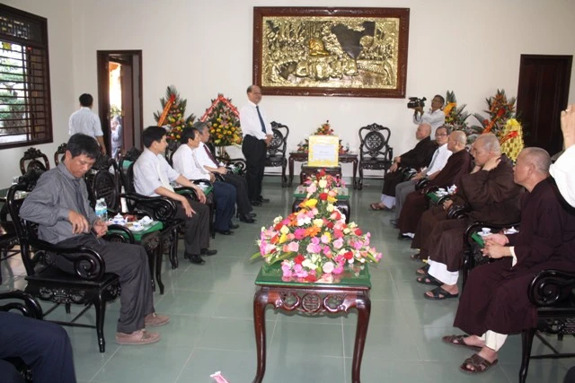 TT-Huế: Lãnh đạo tỉnh và thành phố chúc mừng Phật đản ảnh 3 TT-Huế: Lãnh đạo tỉnh và thành phố chúc mừng Phật đản ảnh 3