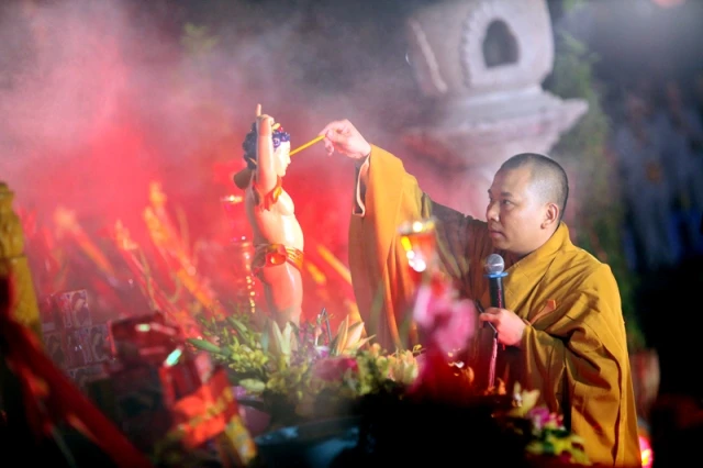 Phật giáo Lạng Sơn long trọng tổ chức Phật đản ảnh 6 tien2011_35b.jpg
