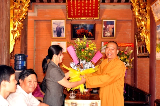Phật giáo Lạng Sơn long trọng tổ chức Phật đản ảnh 2 tien2011_4.jpg