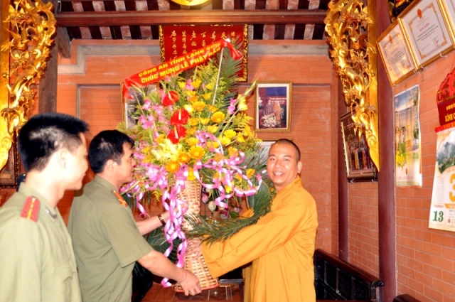 Phật giáo Lạng Sơn long trọng tổ chức Phật đản ảnh 3 tien2011_5.jpg
