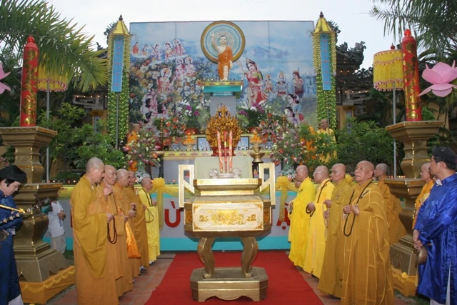 Thiêng liêng Lễ Rước Phật tại cố đô ảnh 3 Thiêng liêng Lễ Rước Phật tại cố đô ảnh 3