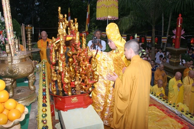 Thiêng liêng Lễ Rước Phật tại cố đô ảnh 2 Thiêng liêng Lễ Rước Phật tại cố đô ảnh 2