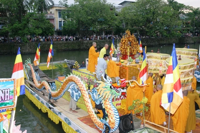 Thiêng liêng Lễ Rước Phật tại cố đô ảnh 7 img_0768_jpg.jpg