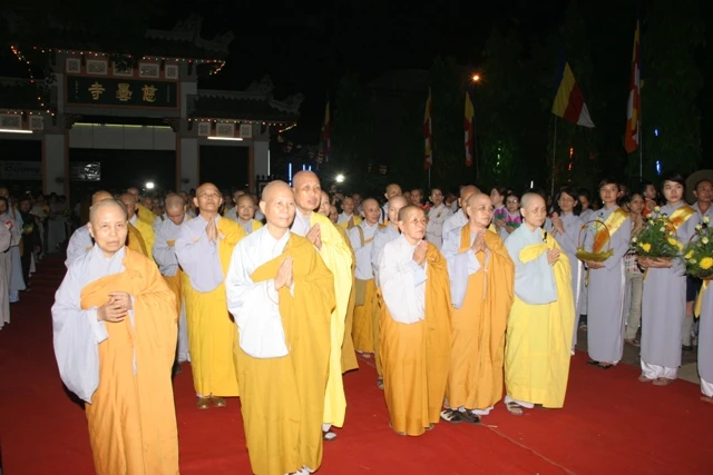 Thiêng liêng Lễ Rước Phật tại cố đô ảnh 29 Thiêng liêng Lễ Rước Phật tại cố đô ảnh 29