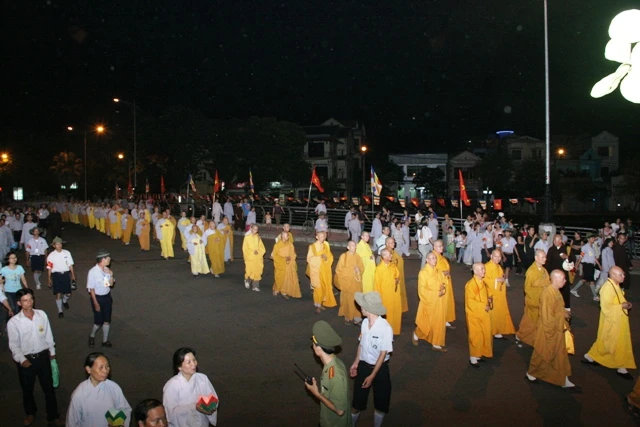 Thiêng liêng Lễ Rước Phật tại cố đô ảnh 16 namgiao 2.jpg