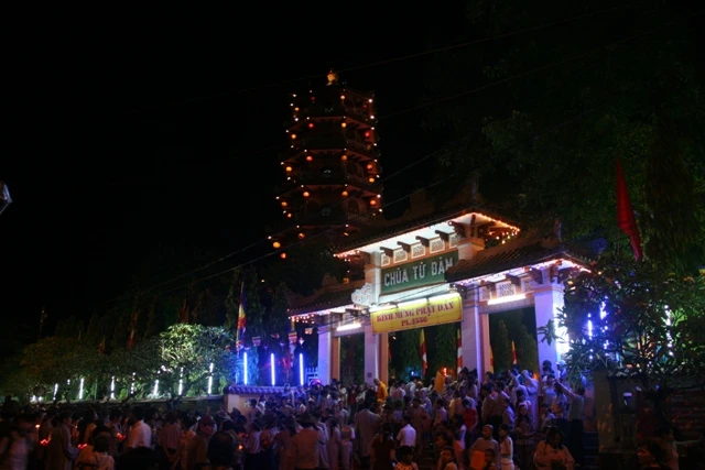 Thiêng liêng Lễ Rước Phật tại cố đô ảnh 33 namgiao 6.jpg