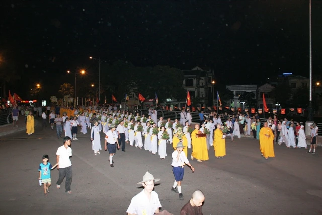 Thiêng liêng Lễ Rước Phật tại cố đô ảnh 14 nm gaio.jpg