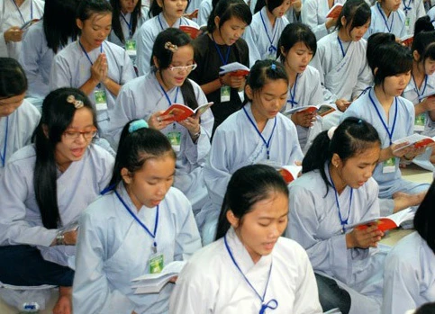 Con đã thấy Phật về... ảnh 14 tung kinh-cau nguyen.jpg