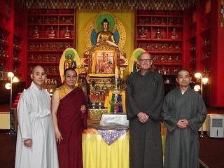 Chánh điện chùa Tsechen Kunchab Ling.jpg