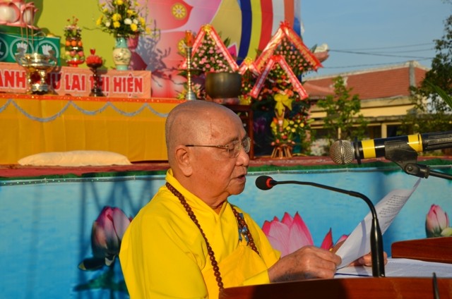 DSC_5524_HT Thich Thien Duyen doc thong diep.JPG