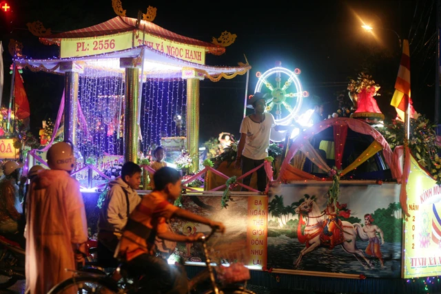 Phật đản Kon Tum12.jpg