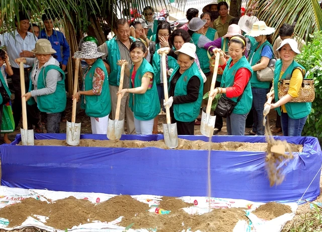 động thổ xây cầu.jpg