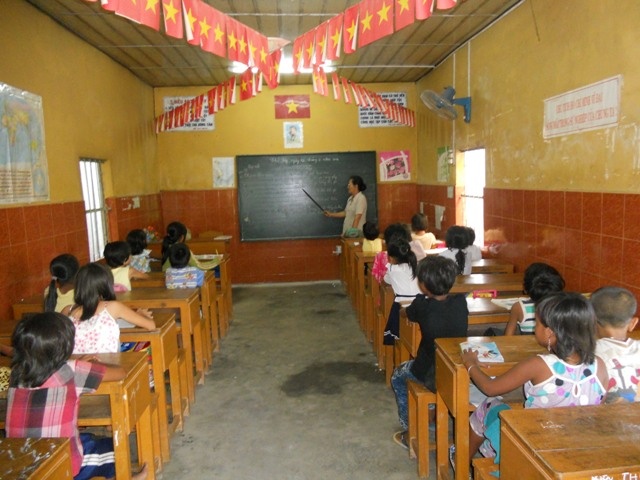 Lớp học tình thương của các cháu mồ côi do BTS Phật Giáo tỉnh Sóc Trăng tổ chức.jpg