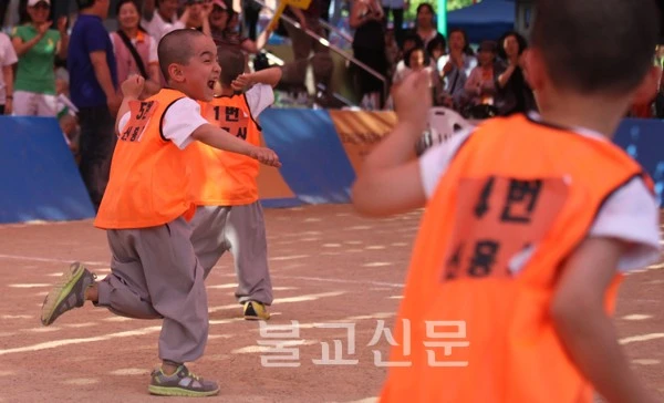 giai bong tieu HT Korea 4.jpg