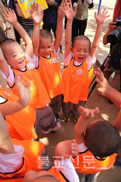 giai bong tieu HT Korea 8.jpg