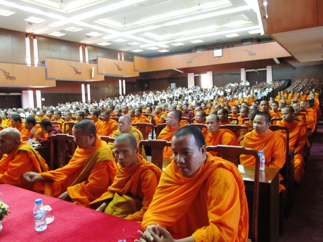 Sóc Trăng: Họp mặt sư sãi, đồng bào Khmer ảnh 1 _nh 2. Các v_ s_ s_i tham d_ bu_i h_p m_t.jpg