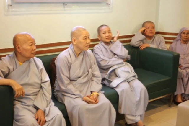 Khám bệnh cho chư tôn đức Tăng Ni ảnh 3 IMG_1581.JPG