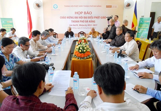 Quang cảnh họp báo.JPG