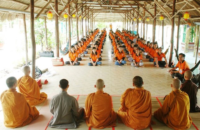 Ảnh 2, một hoạt động của CLB Nhân Sinh.jpg