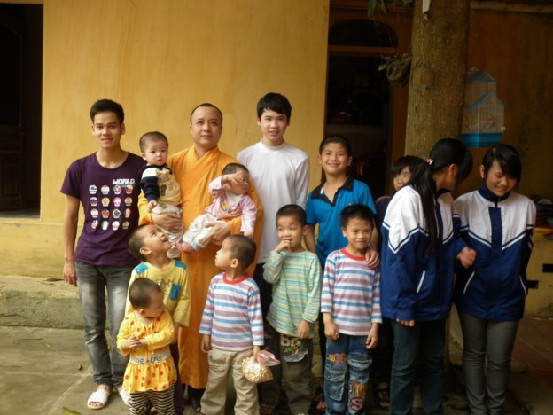 Người ghép lại những mảnh đời nham nhở ảnh 1 Thầy Thích Việt Hòa, Chính Tâm.jpg