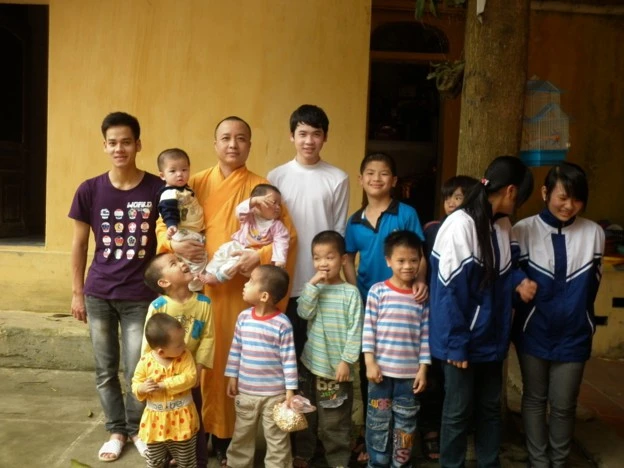 Người ghép lại những mảnh đời nham nhở ảnh 1 Thầy Thích Việt Hòa, Chính Tâm.jpg