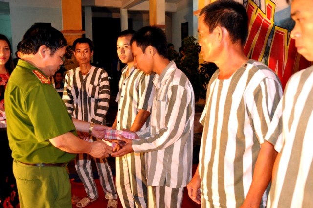 Thuyết giảng tại Trại tạm giam Yên Trạch ảnh 3 hanhtrinhls12_28.jpg