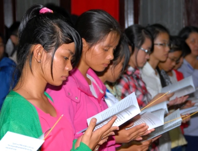 Cầu nguyện mùa thi 201212.JPG