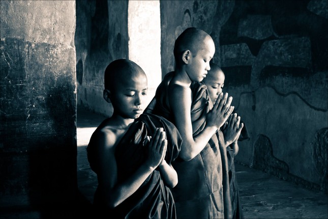bagan-young-monks-3517.jpg