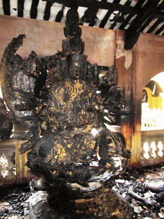Pho tượng bị cháy.jpg