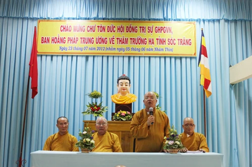 Ban Hoằng pháp T.Ư thăm trường hạ tỉnh Sóc Trăng ảnh 2 HT Thich Thien Bao phat bieu.jpg