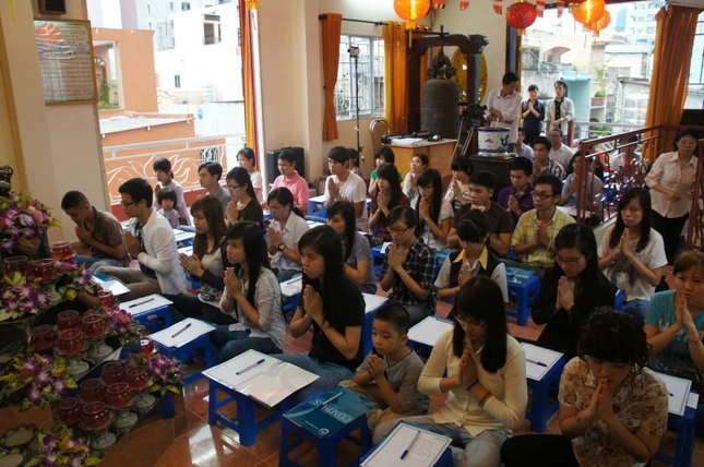 Bạn trẻ ngưỡng vọng Bồ-tát Hiểu và Thương ảnh 1 Chua Thien Mỹ 1.jpg
