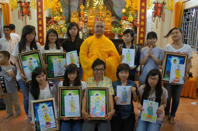 Bạn trẻ ngưỡng vọng Bồ-tát Hiểu và Thương ảnh 5 Chua Thien Mỹ 6.jpg