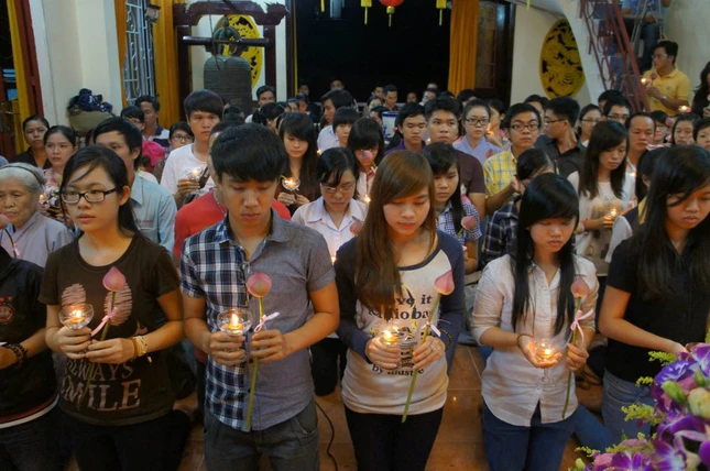 Bạn trẻ ngưỡng vọng Bồ-tát Hiểu và Thương ảnh 3 Chua Thien My 2.jpg