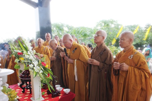 Cơ sở Từ thiện chùa Phật Học 2 khánh thành tôn tượng ảnh 1 Sóc Trăng an vị Bo tát Quan The Am1.jpg