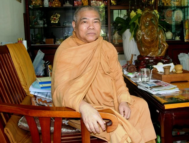 “Thầy trụ trì đem đồ trong chùa đi sữa chữa mà bị người dân, Phật tử phàn nàn và ngăn cản thì nên xem lại tính cách của thầy trụ trì này.” Hòa thượng Thích Giác Toàn chia sẻ
