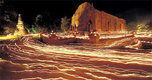 Phật tử Thái tổ chức Lễ Asarnha Bucha ảnh 1 Chánh _i_n chùa Maheayong thu_c huy_n Phra Nakhon Si Ayutthaya t_nh Ayatthaya.jpg