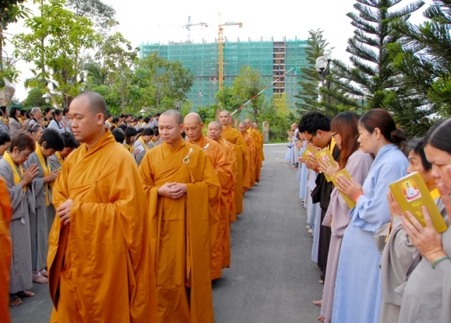 HT Thich Tri Quang trao thuong hoc sinh05.JPG