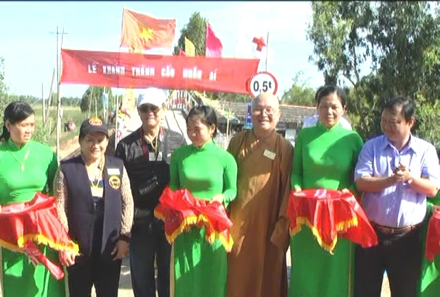 06-8 Khanh thanh cau nhan ai.jpg