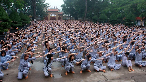 Vào chùa học làm người có ích ảnh 1 Khoa tu mua he Hoang Phap 2.jpg