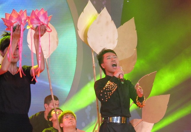 Ca sĩ giải nhất Sao mai - Điểm hẹn 2012 hát "Phật bà nghìn mắt nghìn tay" ảnh 1 Thanh Tam SMĐH.jpg