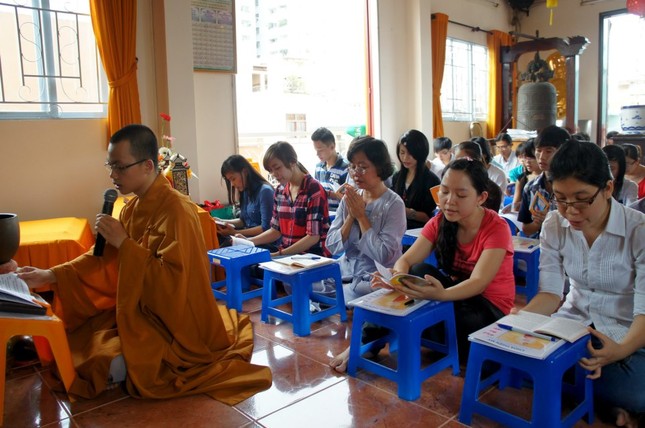 80 bạn trẻ thi viết lời kinh hiếu ảnh 1 Chua Thien Mỹ.jpg