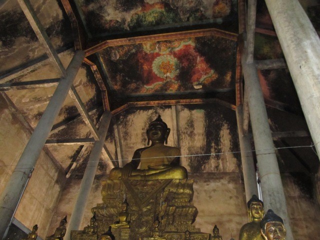 Cháy rụi chánh điện ngôi chùa Khmer gần 800 năm tuổi ảnh 2 _nh 2,Kh=i l_a tßp =en m_t ph_t va n=c chßnh =i_n.jpg